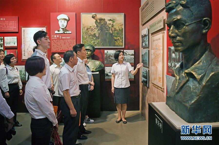 （新華全媒頭條&middot;圖文互動(dòng)）（7）全黨來(lái)一個(gè)大學(xué)習(xí)&mdash;&mdash;新時(shí)代中國(guó)共產(chǎn)黨人的理論自覺(jué)