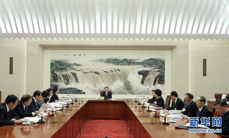 2月23日，十二屆全國人大常委會第一百一十三次委員長會議在北京人民大會堂舉行，張德江委員長主持。 新華社記者 劉衛(wèi)兵 攝