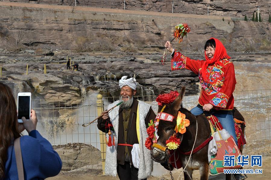 （社會(huì)）（4）壺口迎來&ldquo;桃花汛&rdquo; 黃河兩岸架彩虹