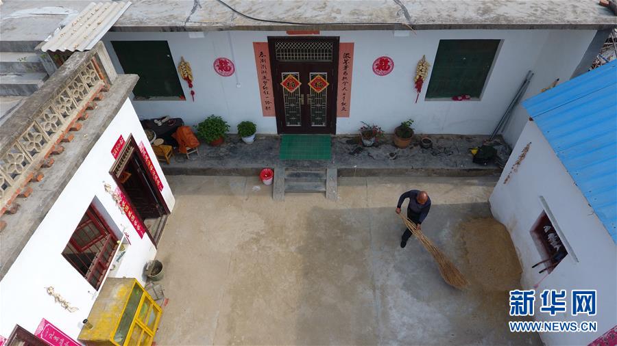 （走基層 聽民聲）（3）貧困戶王萬(wàn)才的&ldquo;詩(shī)意&rdquo;脫貧路