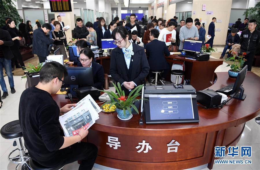 （習近平新時代中國特色社會主義思想在基層&middot;改革發(fā)展新氣象&middot;圖文互動）（3）浙江&ldquo;最多跑一次&rdquo;：改革越走越深，群眾越跑越順