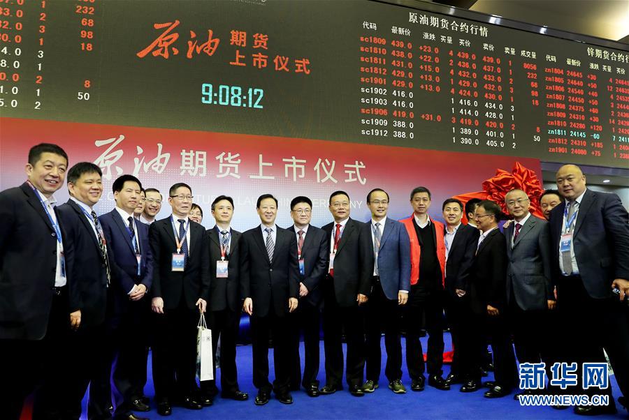 (新華全媒頭條·圖文互動(dòng))(13)領(lǐng)航新時(shí)代中國(guó)經(jīng)濟(jì)航船——從中央財(cái)經(jīng)領(lǐng)導(dǎo)小組會(huì)議看以習(xí)近平同志為核心的黨中央駕馭中國(guó)經(jīng)濟(jì)