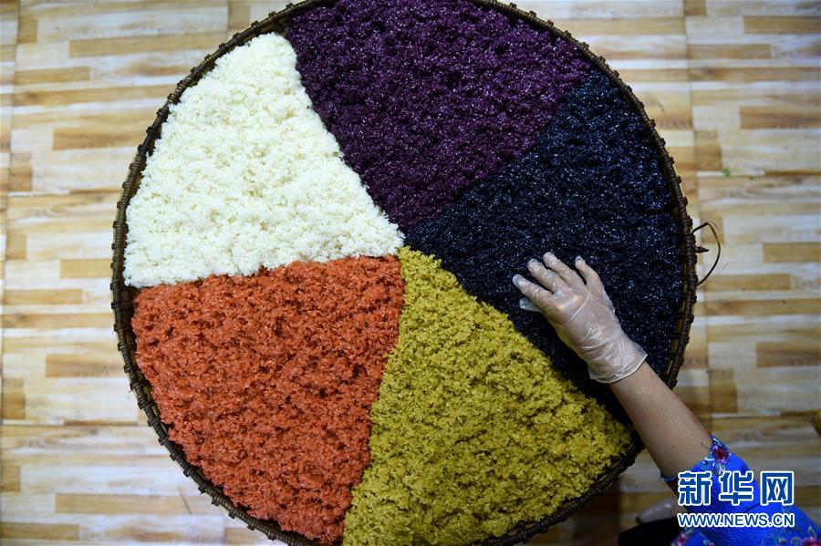 #（社會(huì)）（1）貴州臺江：苗家姊妹飯傳情達(dá)意