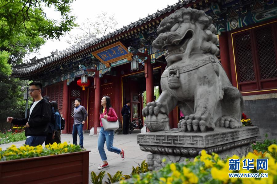 （新華全媒頭條&middot;圖文互動）（1）扎根人民、奉獻(xiàn)國家&mdash;&mdash;習(xí)近平總書記的考察在北大師生中引起熱烈反響 