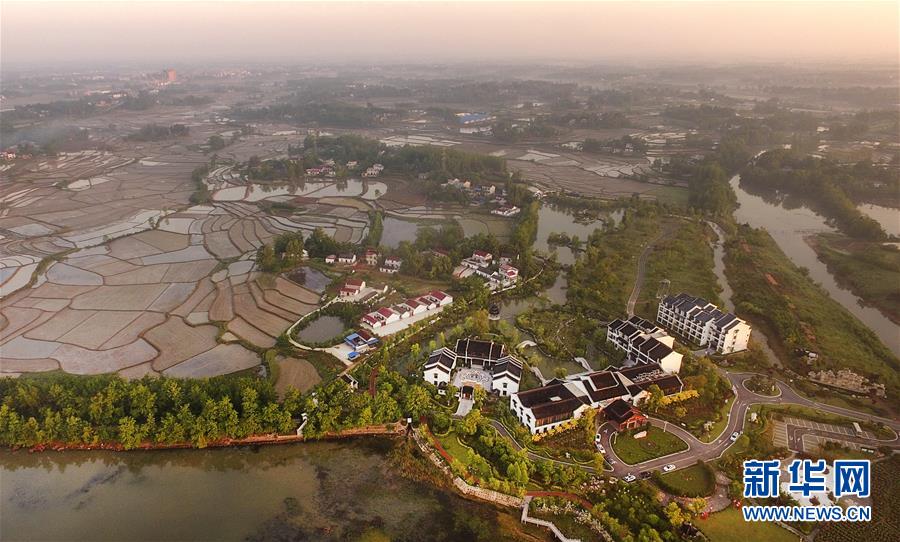 (美麗中國(guó))(1)特色小鎮(zhèn)風(fēng)光美