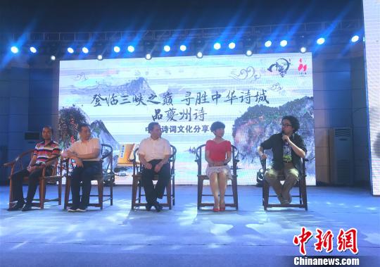 《中國詩詞大會》導演組：&ldquo;我們的節(jié)目沒有任何腳本&rdquo;