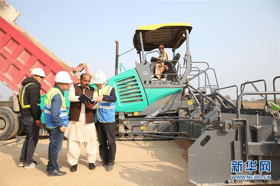 (新華全媒頭條·圖文互動(dòng))(4)構(gòu)建命運(yùn)共同體 開啟上合新時(shí)代——習(xí)近平主席推動(dòng)上合組織發(fā)展五年間