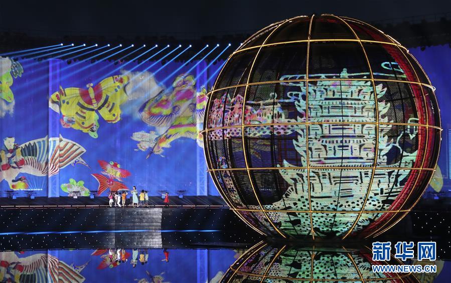 （新華全媒頭條&middot;上合青島峰會(huì)&middot;圖文互動(dòng)）（3）攜手前進(jìn)，開啟上合發(fā)展新征程 &mdash;&mdash;習(xí)近平主席主持上合組織青島峰會(huì) 并舉行系列活動(dòng)紀(jì)實(shí)