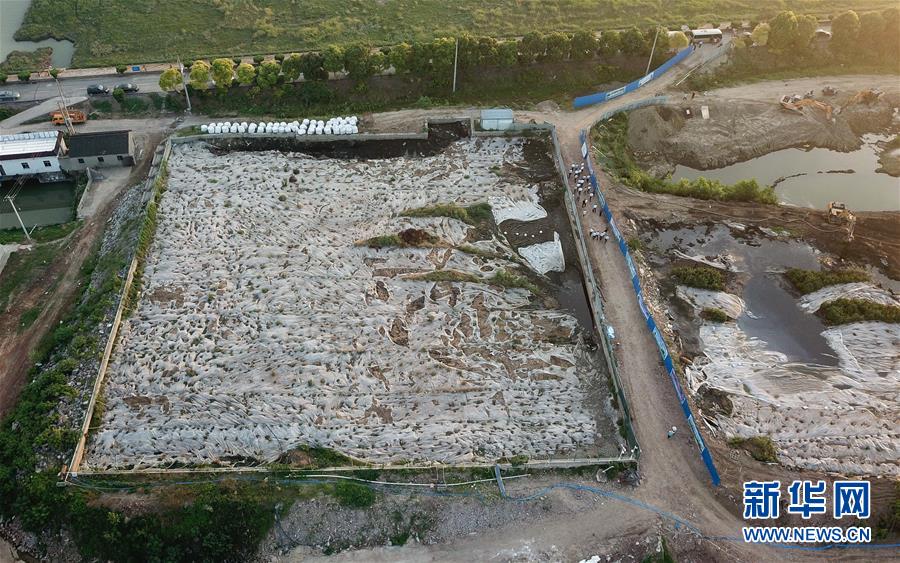 （新華視點&middot;圖文互動）（1）中央督察兩年有的絲毫未改，有的不減反增&mdash;&mdash;江蘇泰興數(shù)萬噸化工廢料和污泥堆放長江邊調(diào)查