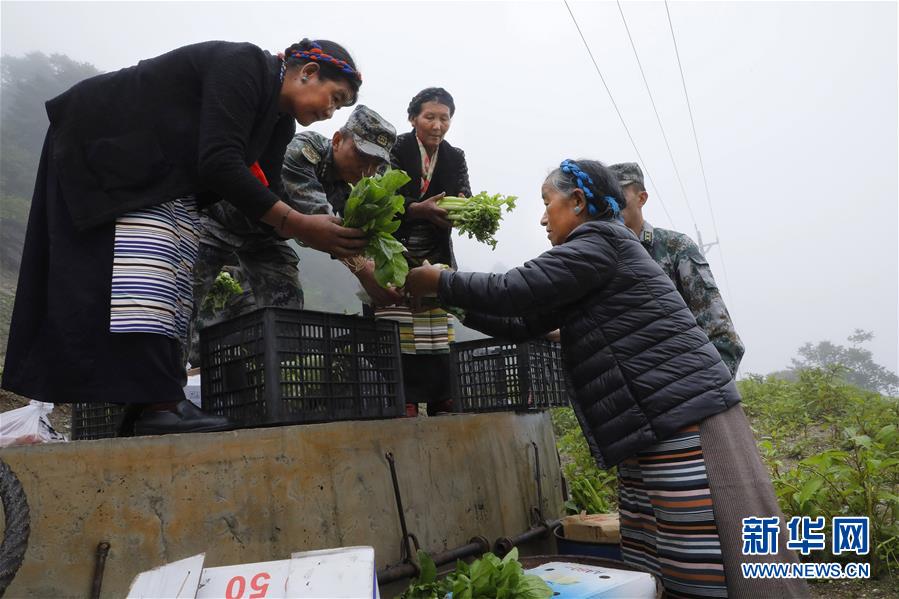 （圖文互動）（1）特寫：&ldquo;八一&rdquo;禮物，飛向云端哨所