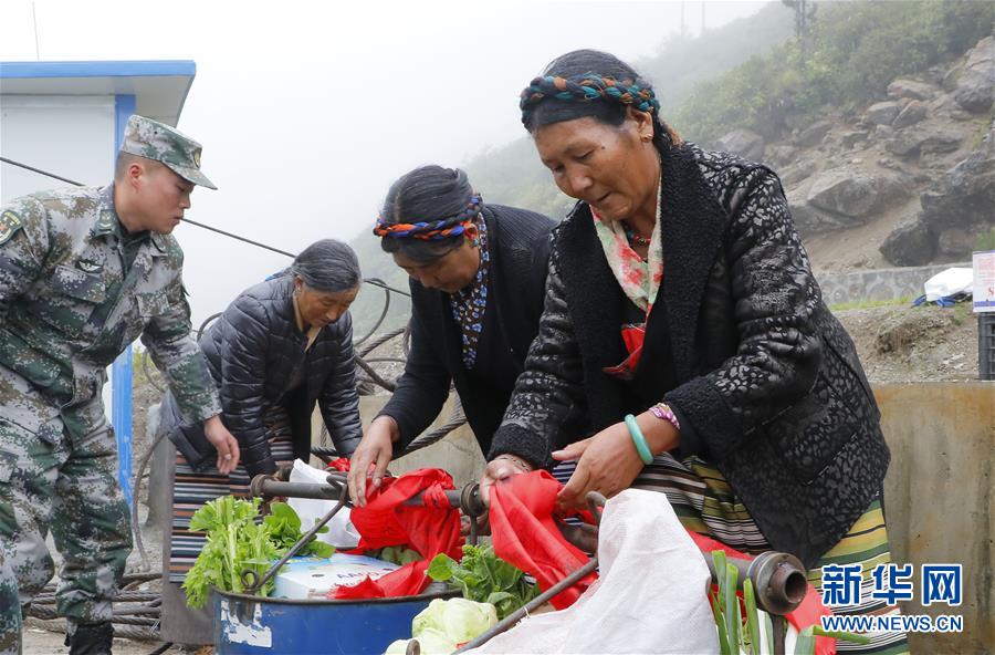 （圖文互動）（5）特寫：&ldquo;八一&rdquo;禮物，飛向云端哨所