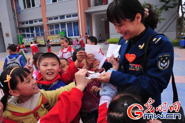 【我和軍隊(duì)的不解之緣】&ldquo;先是軍人，才是媽媽&rdquo;