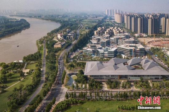 8月9日，航拍南京江心洲新加坡&middot;南京生態(tài)科技島。 <a target='_blank' >中新社</a>記者 泱波 攝