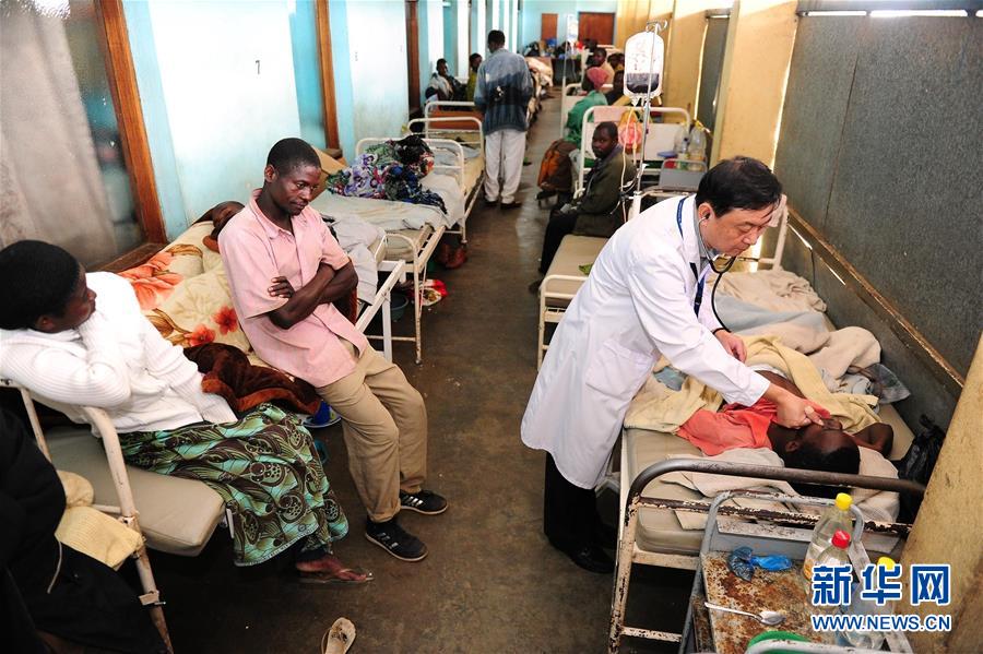 （新華全媒頭條&middot;圖文互動）（8）以生命的名義&mdash;&mdash;獻給首個&ldquo;中國醫(yī)師節(jié)&rdquo; 