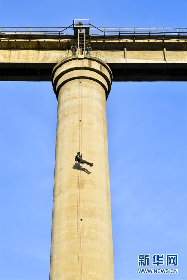 (圖文互動)(3)一切為了實(shí)戰(zhàn)——武警部隊(duì)“巔峰”特戰(zhàn)比武競賽現(xiàn)場見聞