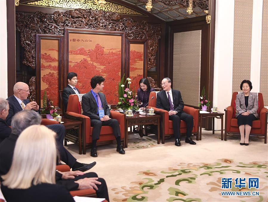 (時(shí)政)王岐山會(huì)見清華大學(xué)經(jīng)濟(jì)管理學(xué)院顧問委員會(huì)海外委員和中方企業(yè)家委員
