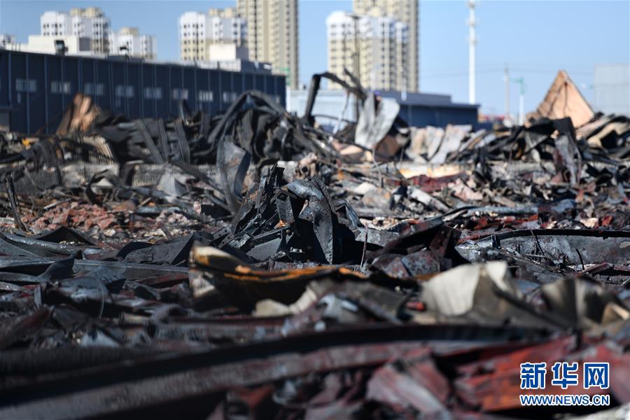 (圖文互動)(5)天津潤滑油倉庫火災(zāi)已撲滅無人員傷亡