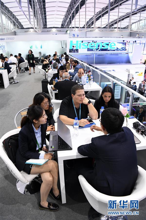 (新華全媒頭條·圖文互動(dòng))(10)從廣交會(huì)到進(jìn)博會(huì)——中國(guó)對(duì)外開放再譜新樂章