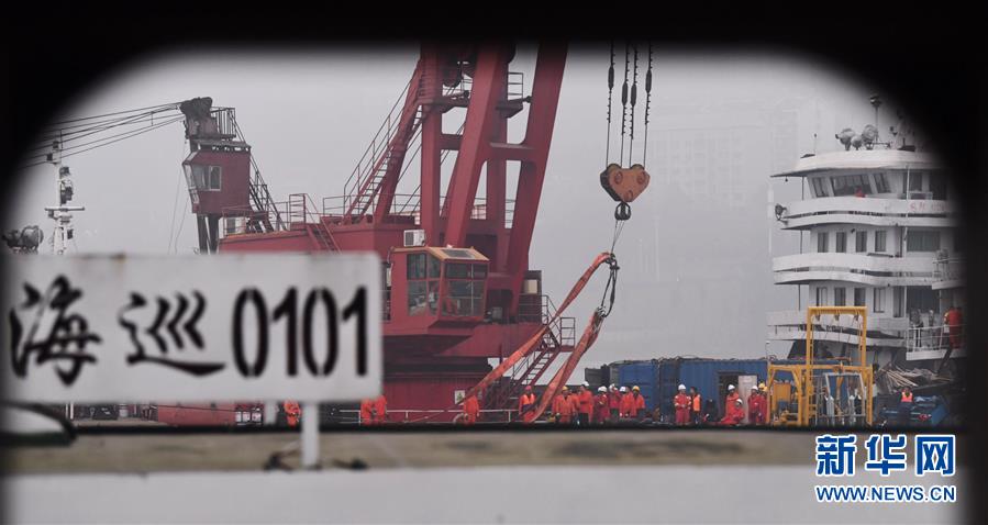 (重慶公交車(chē)墜江事故·后續(xù))(5)重慶萬(wàn)州墜江公交車(chē)按計(jì)劃今晚將被打撈出水