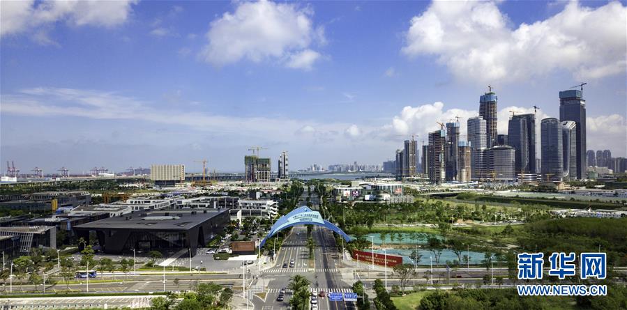 (新時(shí)代國門行·圖文互動(dòng))(1)深圳:“拓荒牛”犁出“美麗春天”