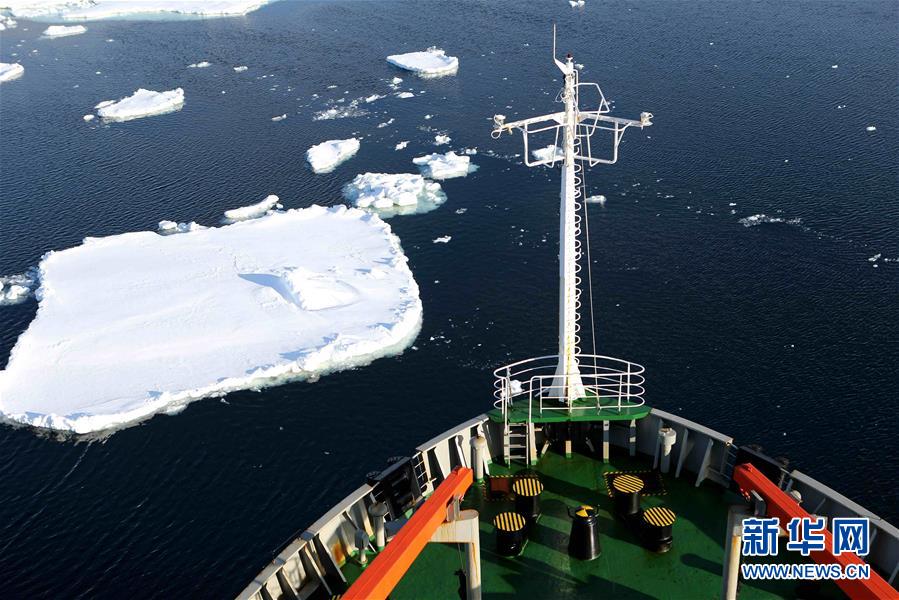 (“雪龍”探南極·圖文互動(dòng))(2)“雪龍”號(hào)駛?cè)肽洗笱蟾”鶇^(qū)
