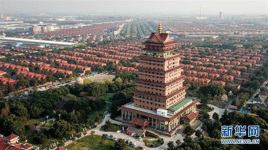 （慶祝改革開放40周年基層行&middot;村莊篇&middot;圖文互動）（2）&ldquo;第一村&rdquo;華西：住房、樓宇刻畫發(fā)展&ldquo;年輪&rdquo;