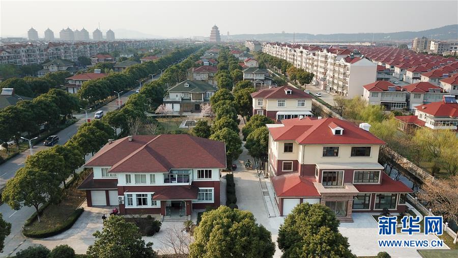 （慶祝改革開放40周年基層行&middot;村莊篇&middot;圖文互動）（3）&ldquo;第一村&rdquo;華西：住房、樓宇刻畫發(fā)展&ldquo;年輪&rdquo;