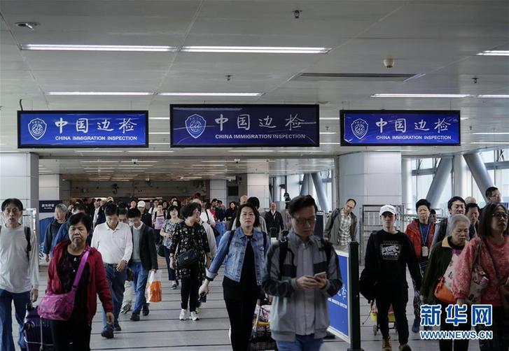 （圖文互動）（4）四十年、一扇窗&mdash;&mdash;兩地值守者眼中的羅湖橋