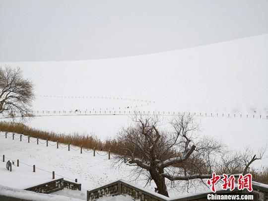 甘肅持續(xù)降雪遍現(xiàn)&ldquo;冰雪盛宴&rdquo;多地氣溫創(chuàng)50年新低