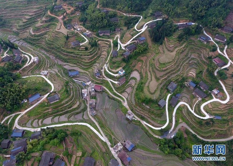 （輝煌60年&middot;壯美新廣西&middot;圖文互動）（1）奮力書寫壯鄉(xiāng)反貧困歷史新篇章&mdash;&mdash;廣西干部群眾接續(xù)奮斗脫貧攻堅觀察