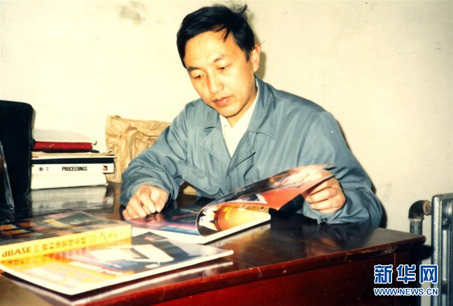 (改革先鋒風(fēng)采·圖文互動)(3)“像勇士一樣往前沖”——記“科技產(chǎn)業(yè)化的先行者”柳傳志