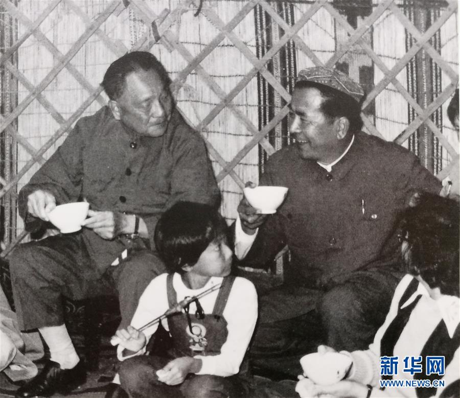 (時(shí)政)(2)鐵木爾·達(dá)瓦買提同志生平照片