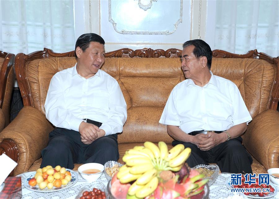 (時(shí)政)(3)鐵木爾·達(dá)瓦買提同志生平照片