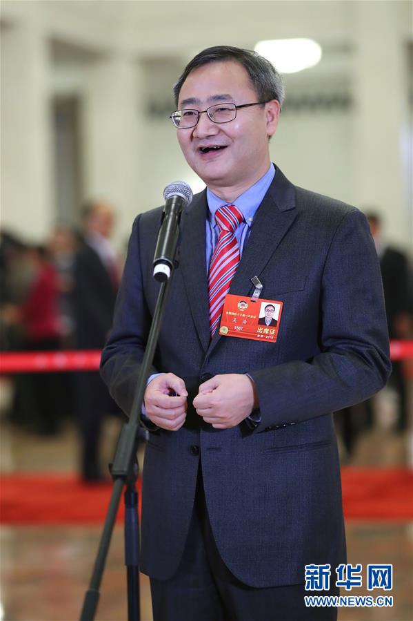 （兩會(huì)&middot;政協(xié)開(kāi)幕）（9）全國(guó)政協(xié)委員接受采訪