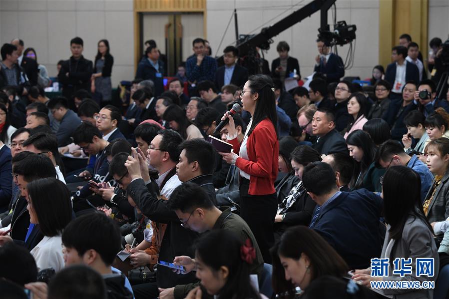 （兩會(huì)&middot;XHDW）（2）國(guó)家發(fā)改委主任何立峰等就&ldquo;創(chuàng)新和完善宏觀調(diào)控，推動(dòng)高質(zhì)量發(fā)展&rdquo;答記者問