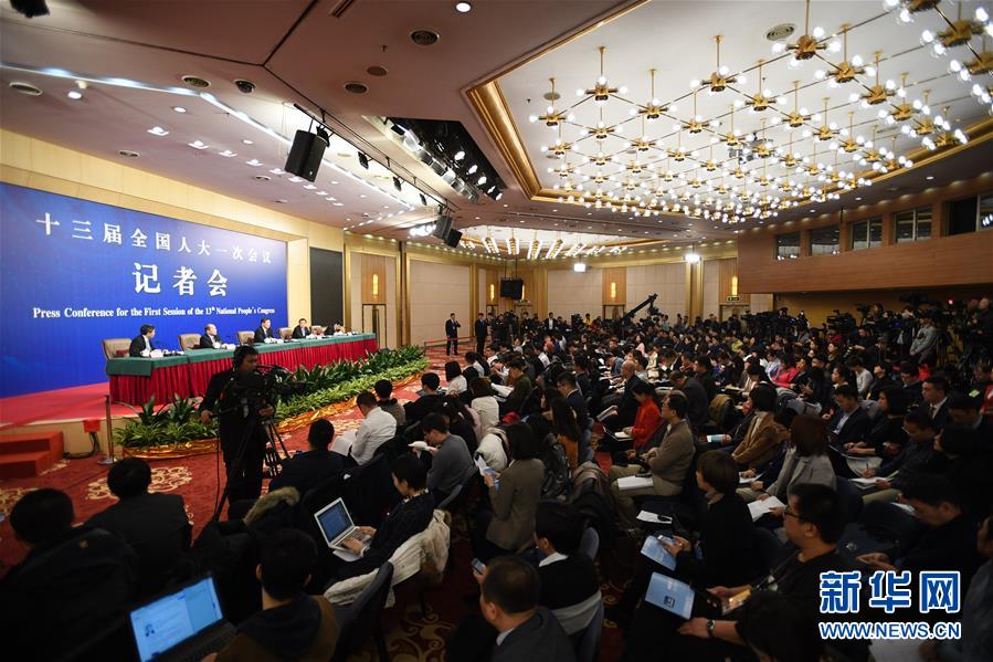 （兩會）（4）國家發(fā)改委主任何立峰等就&ldquo;創(chuàng)新和完善宏觀調(diào)控，推動高質(zhì)量發(fā)展&rdquo;答記者問