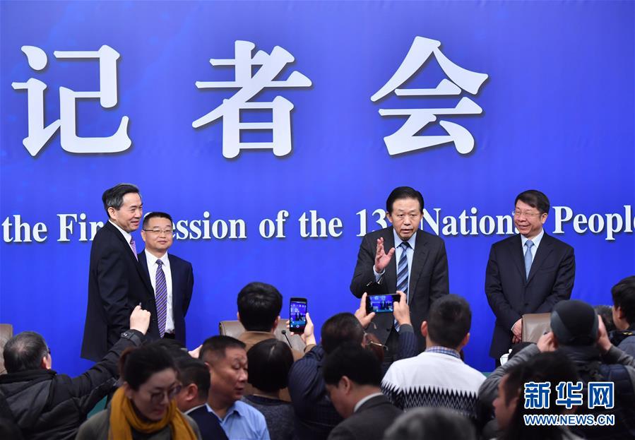 (兩會(huì)·XHDW)(3)財(cái)政部部長(zhǎng)肖捷等就“財(cái)稅改革和財(cái)政工作”答記者問