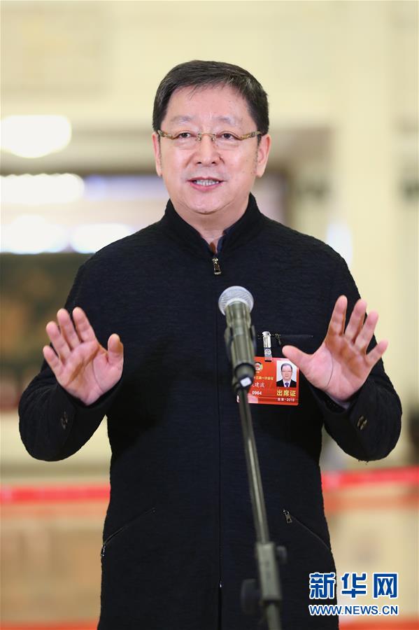 （兩會(huì)&middot;XHDW）（4）全國(guó)政協(xié)委員接受采訪(fǎng)