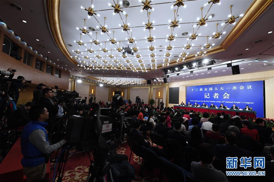 （兩會&middot;XHDW）（2）全國人大相關(guān)負(fù)責(zé)人就&ldquo;人大監(jiān)督工作&rdquo;答記者問