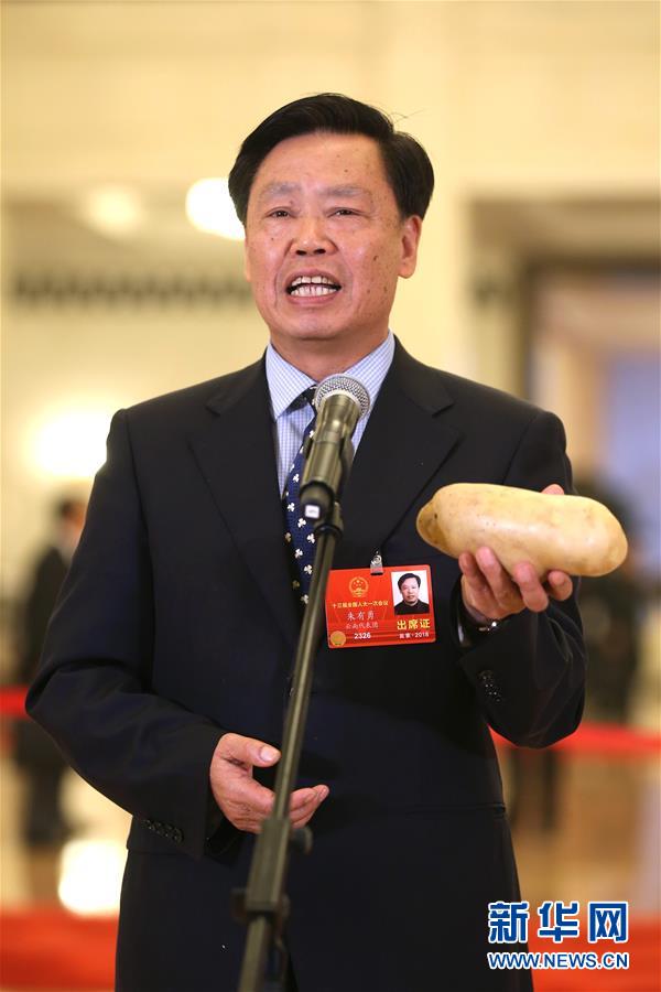 （兩會(huì)&middot;XHDW）（4）全國(guó)人大代表接受采訪