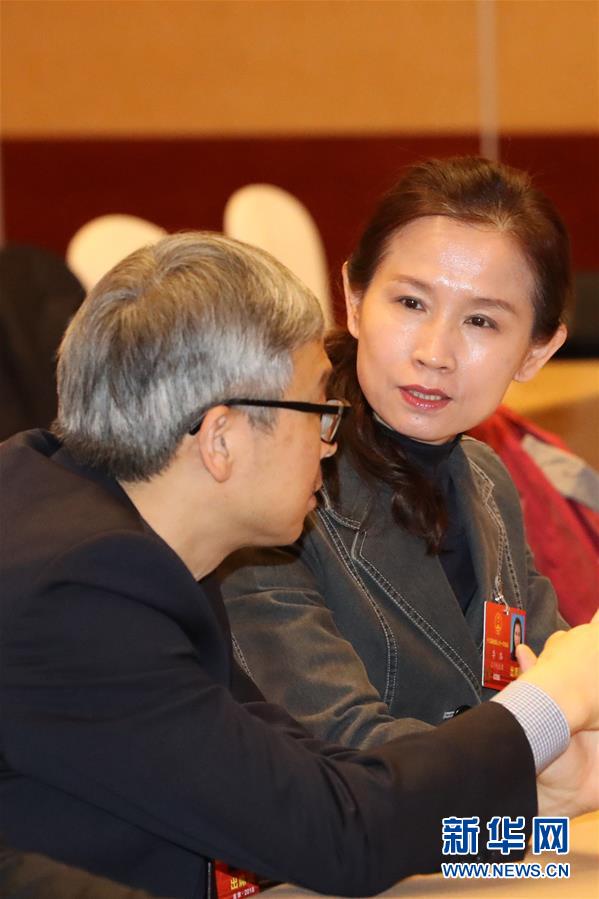 (兩會(huì)·基層代表履職故事)(2)全國人大代表李潞:承載生命囑托 堅(jiān)守醫(yī)生職責(zé)