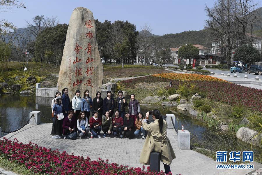 (新華全媒頭條·圖文互動(dòng))(8)風(fēng)正一帆懸——以習(xí)近平同志為核心的黨中央治國理政一年間