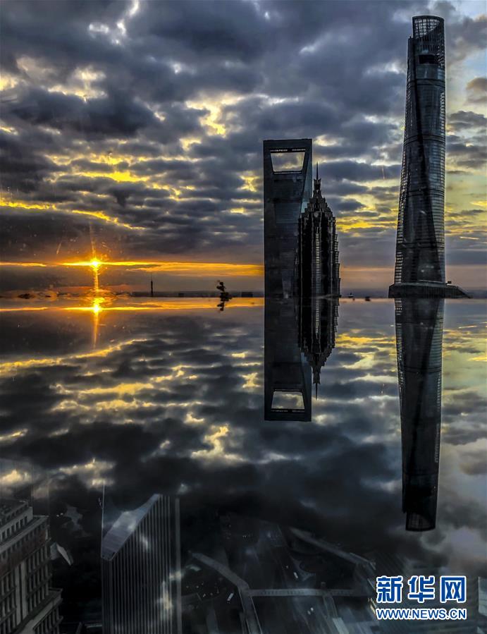 (新華全媒頭條·圖文互動(dòng))(11)風(fēng)正一帆懸——以習(xí)近平同志為核心的黨中央治國理政一年間