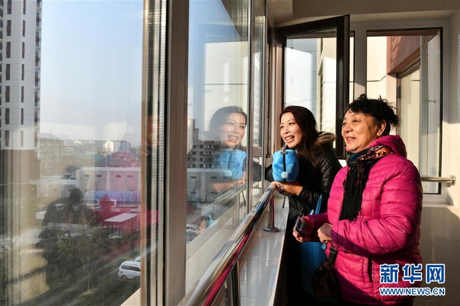 (新華全媒頭條·圖文互動(dòng))(10)風(fēng)正一帆懸——以習(xí)近平同志為核心的黨中央治國理政一年間