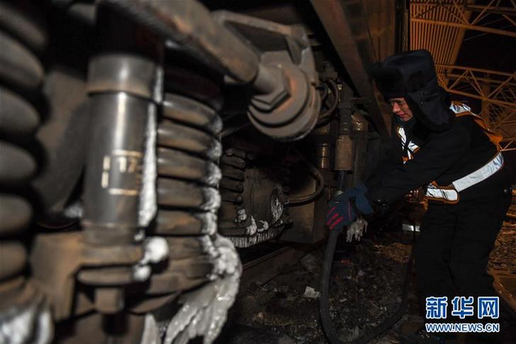 (圖文互動)(4)一夜寒風(fēng)話新年——極寒跨年夜里的勞動者之歌