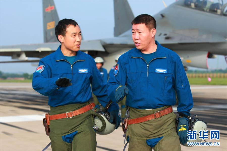 （新華全媒頭條&middot;圖文互動(dòng)）（3）戰(zhàn)鷹，為祖國奮飛&mdash;&mdash;記空軍航空兵某旅旅長、特級(jí)飛行員郝井文