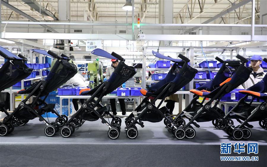 (在習(xí)近平新時(shí)代中國(guó)特色社會(huì)主義思想指引下·將改革開(kāi)放進(jìn)行到底·強(qiáng)國(guó)之基)(新華全媒頭條·圖文互動(dòng))(2)奮斗不停步 改革再出發(fā)——“四個(gè)自信”筑牢強(qiáng)國(guó)之基