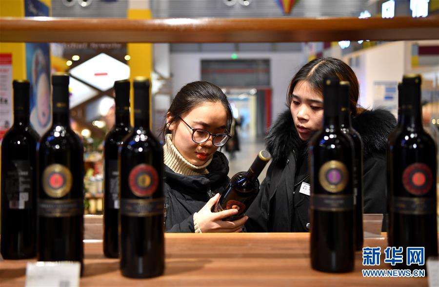 (在習(xí)近平新時(shí)代中國特色社會(huì)主義思想指引下·將改革開放進(jìn)行到底·大國之約)(新華全媒頭條·圖文互動(dòng))(6)潮起東方浪涌時(shí)——來自對(duì)外開放前沿的時(shí)代強(qiáng)音