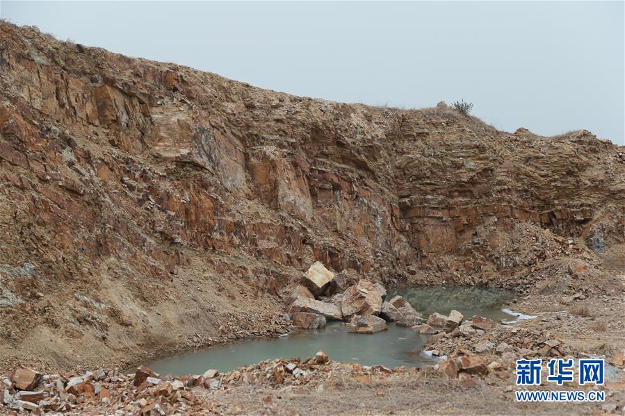 （新華視點(diǎn)&middot;圖文互動(dòng)）（1）挖掘作業(yè)距漢墓中心僅20米，村民住房出現(xiàn)裂縫&hellip;&hellip;&ldquo;造地&rdquo;如何變挖山？