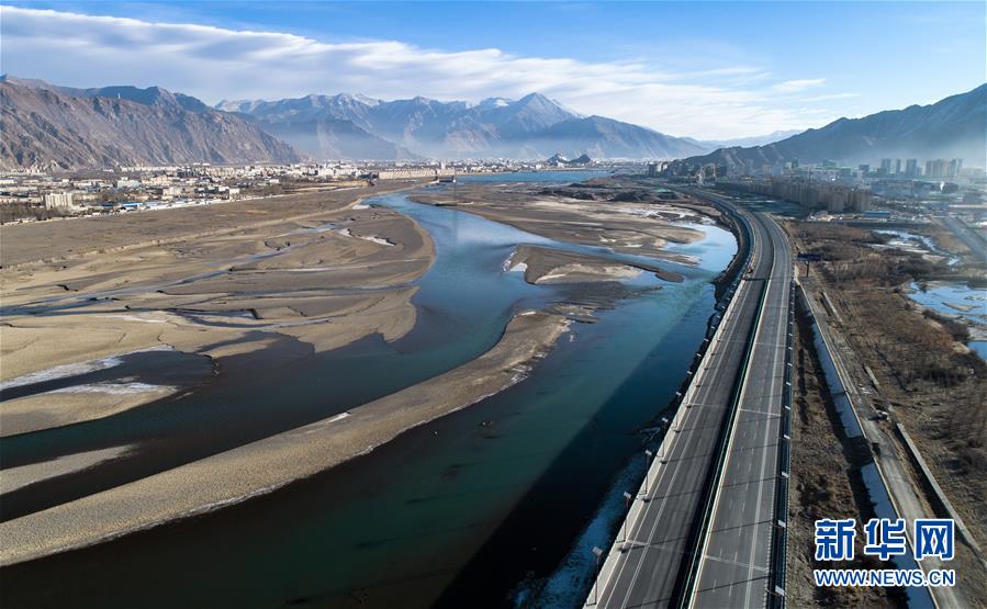 （兩會(huì)前夕看落實(shí)&middot;圖文互動(dòng)）（2）格?；ㄩ_ 幸福路寬&mdash;&mdash;西藏落實(shí)習(xí)近平總書記全國(guó)兩會(huì)重要講話精神紀(jì)實(shí)